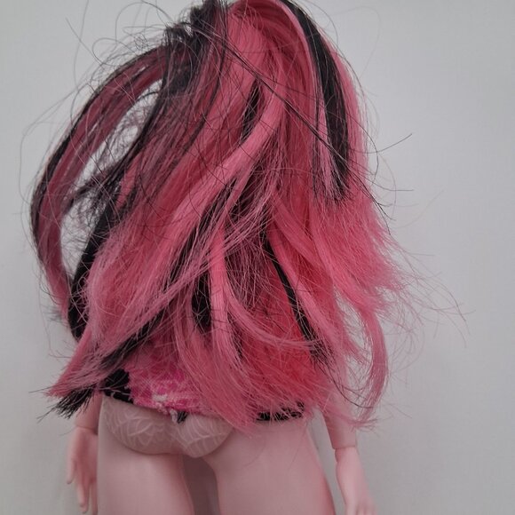 Monster High Draculaura Doll - Picture 4 of 4